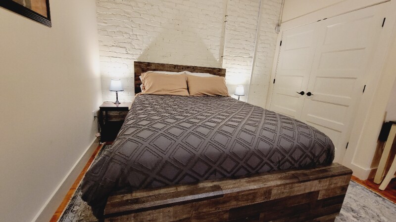 Building Photo - 722 Commerce St