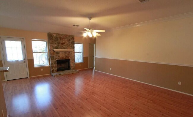 Living room 4 - 3312 Silk Oak Dr