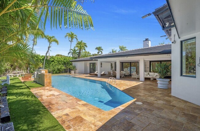 Building Photo - 5120 Carillo St