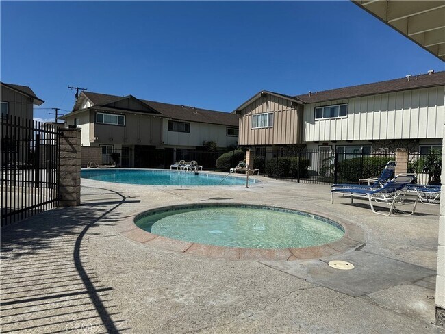 Building Photo - 11115 Slater Ave