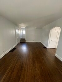 Building Photo - 2524 Oakwood Ave