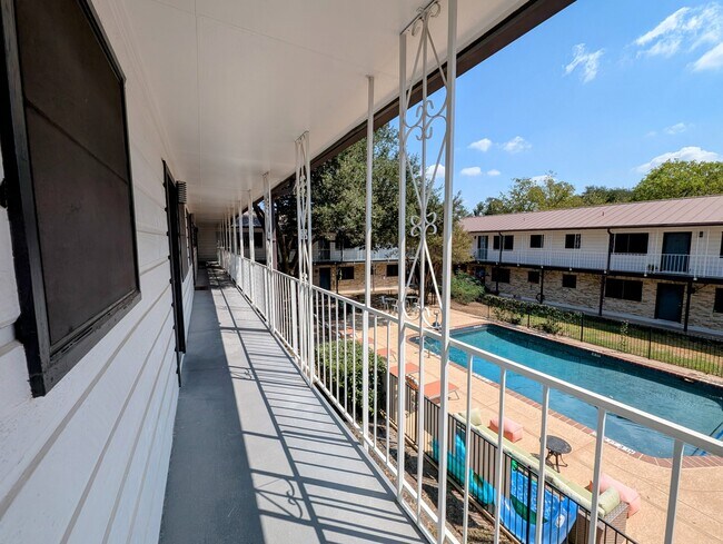 Interior Photo - Shoal Creek North