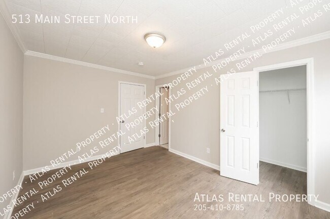 Building Photo - 513 Main St N