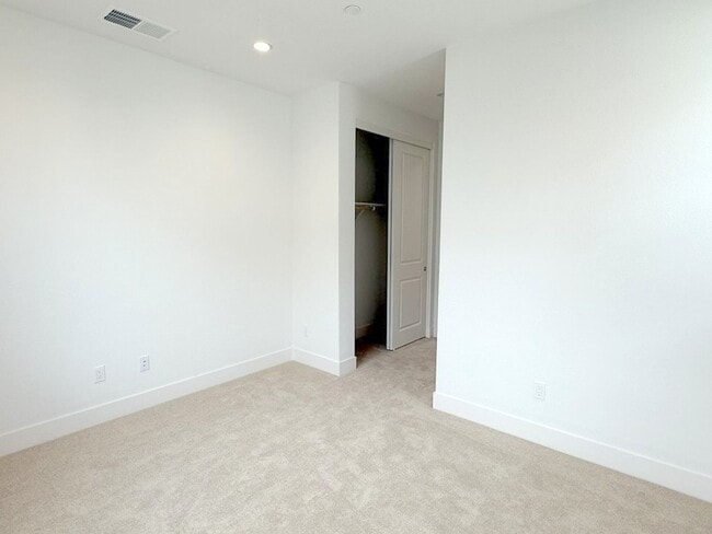 Building Photo - Newly Built ! Be The First To Live Here ! Modern Detached Home In New City Village !