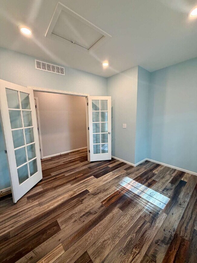 Building Photo - MOVE IN SPECIAL:   Move in before February 20th, 2026 receive $500 off of 1st Month’s Rent.