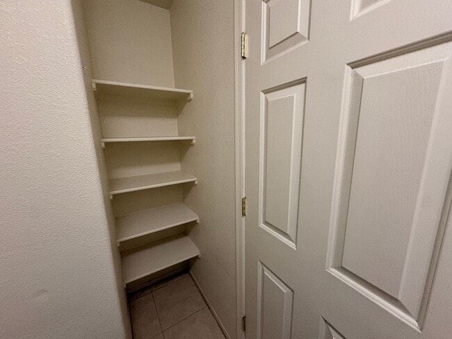 Building Photo - 3Bed 2Bath West Side Home