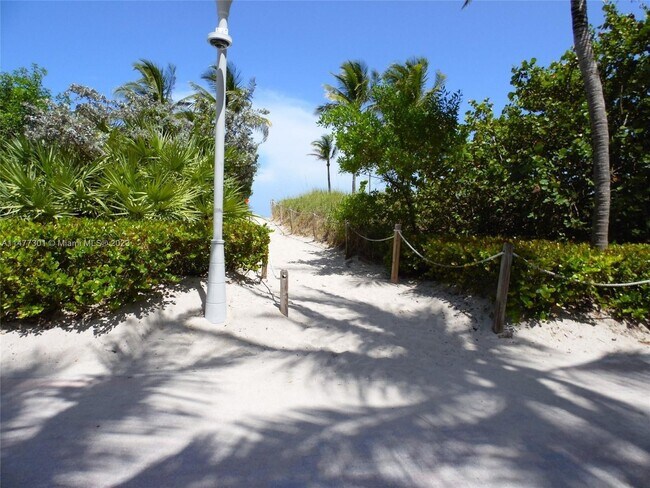 Building Photo - 1623 Collins Ave