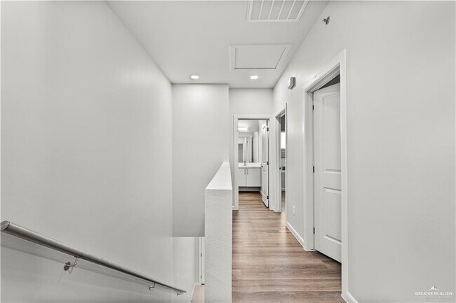 Building Photo - 3500 Vanessa Ln