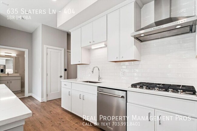 Building Photo - 635 Slaters Ln