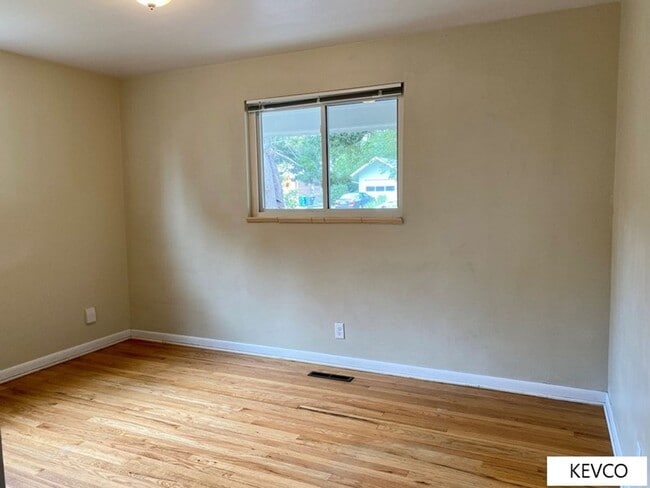 Building Photo - Ranch-Style Home in Campus West