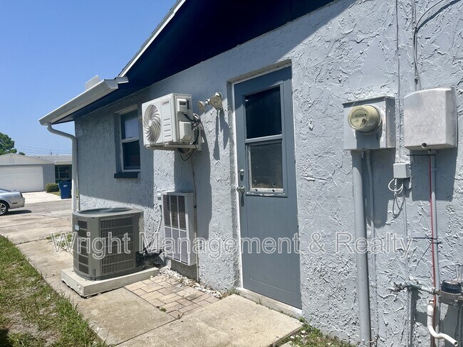 Building Photo - 3716 Cedarwood Dr