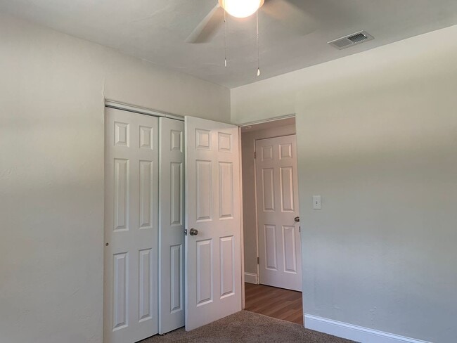 Building Photo - Updated 3 Bedroom 2 Bath in Central Gulfport
