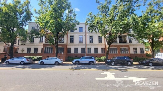 Building Photo - 208 E Davie St