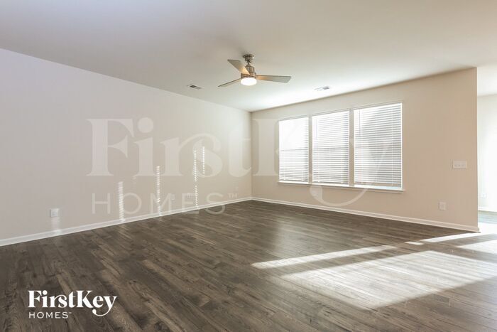 Building Photo - 558 Hillpark Ln