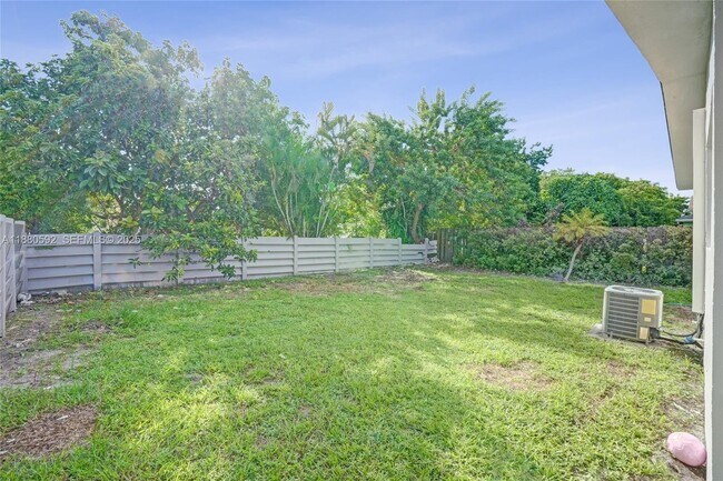 Building Photo - 136 NW 6th Ave