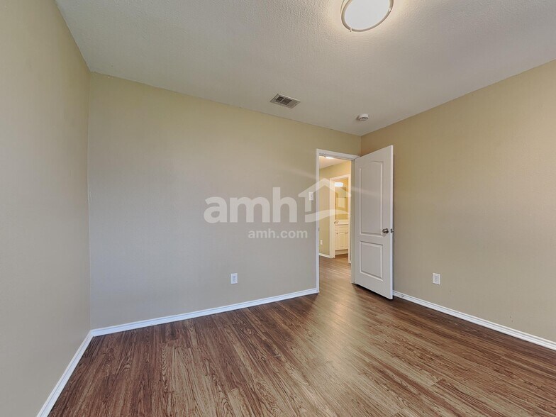 Building Photo - 1313 Gray Dawn Dr