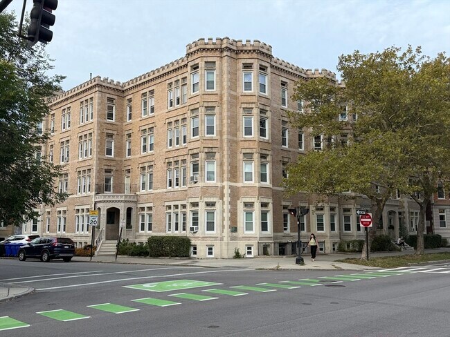 Building Photo - 3 Englewood Ave