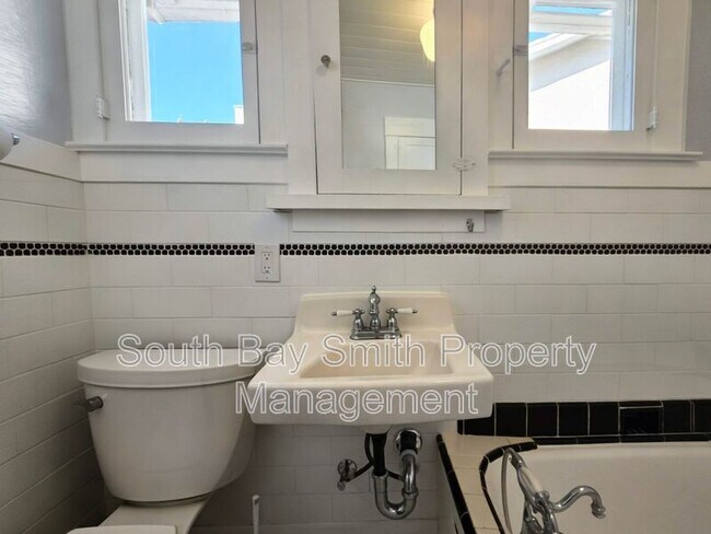 Building Photo - 223 S Guadalupe