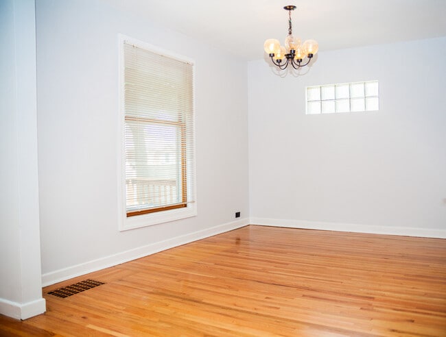 Building Photo - 10043 S Talman Ave