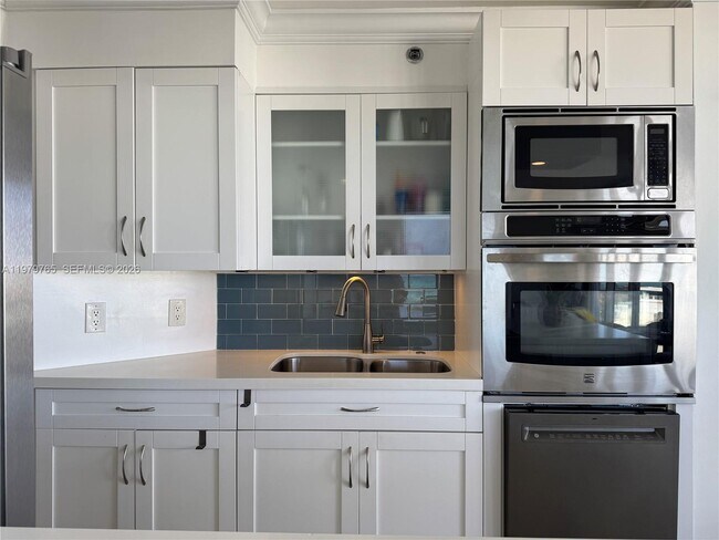 Building Photo - 7330 Ocean Terrace