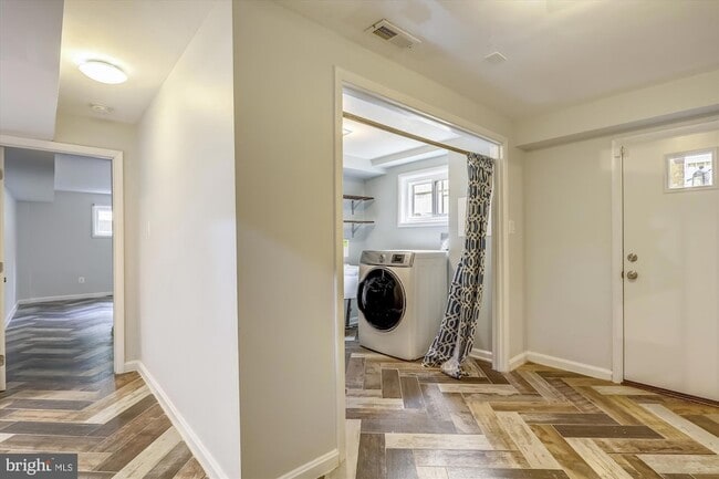 Building Photo - 5511 Huntington Pkwy