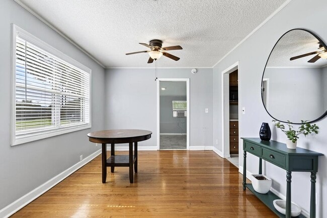 Building Photo - 6635 Blackwood Dr