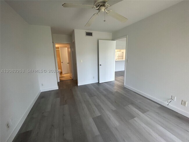 Building Photo - 6324 La Costa Dr