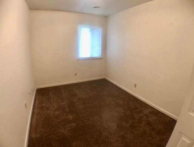 Building Photo - 722 W Broomfield St