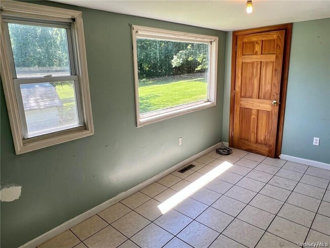 Building Photo - 22 Kelly Hill Rd