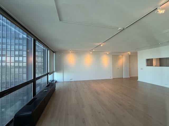 Building Photo - 910 N Lake Shore Dr