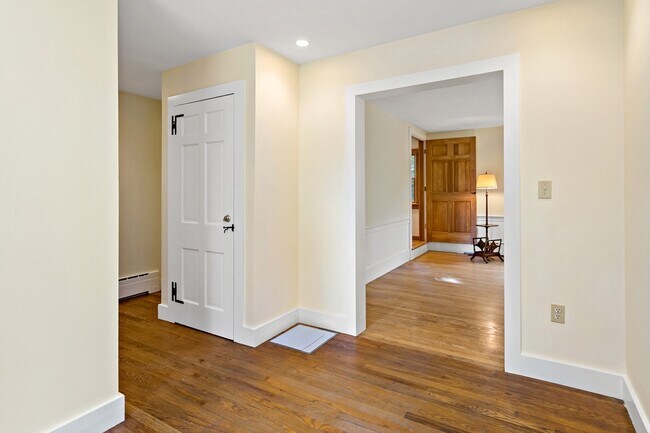 Building Photo - 1 Fern Ln