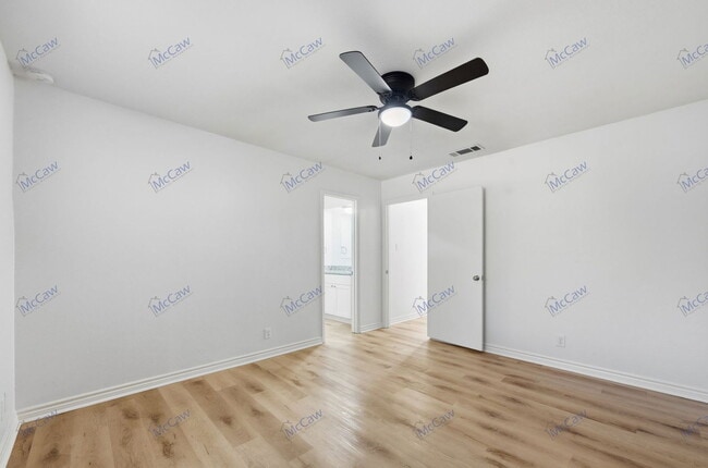 Building Photo - 1423 Main St