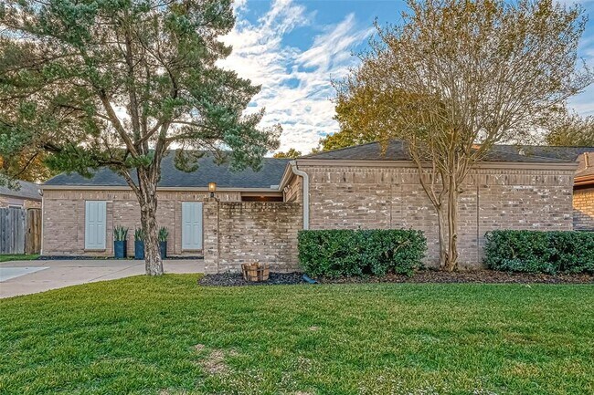 Building Photo - 11627 Briar Rose Dr