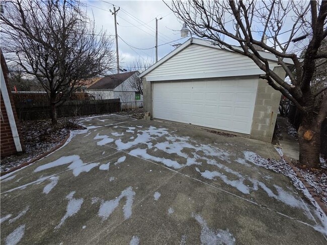 Building Photo - 28 E Jeffrey Pl