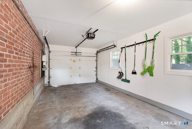 Building Photo - 134 Dyer St