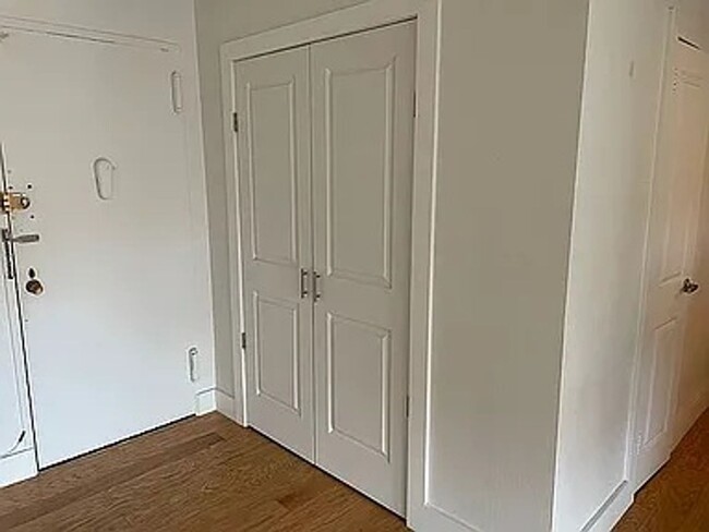 Building Photo - Charming 1BR Condo in Brooklyn