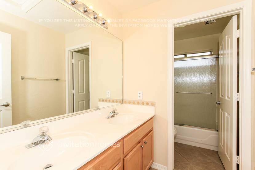 Building Photo - 5795 W Wethersfield Dr