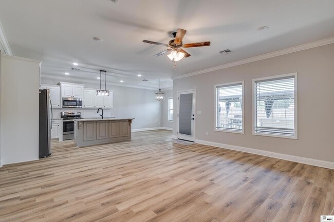 Building Photo - 134 Clearwater Cir