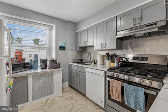 Building Photo - 158 Montgomery Ave