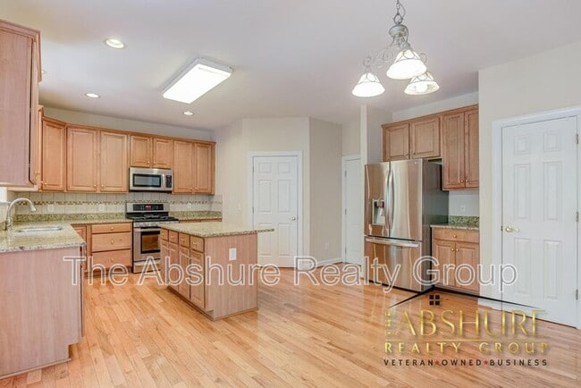 Building Photo - 1410 Fairfax Woods Dr