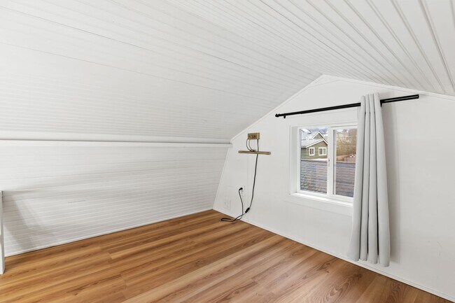 Building Photo - 5155