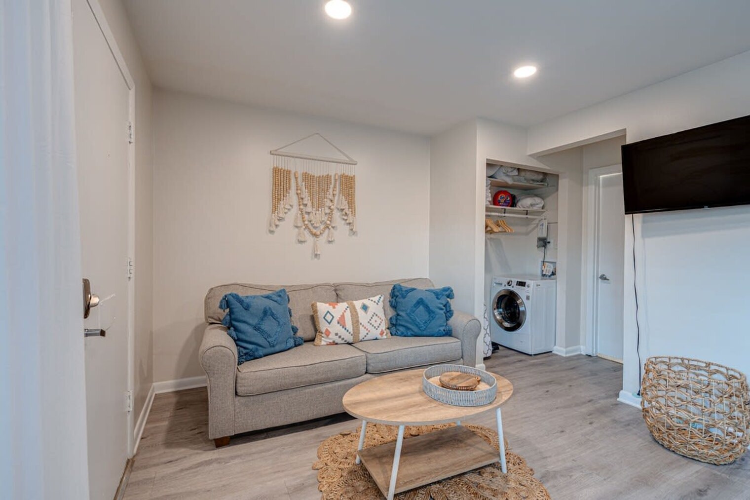 Building Photo - 801 Hillview Heights