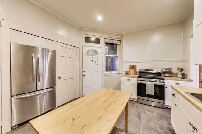 Building Photo - 5502 S Hyde Park Blvd