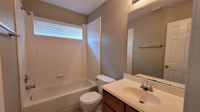 Building Photo - 3825 Evergreen Way