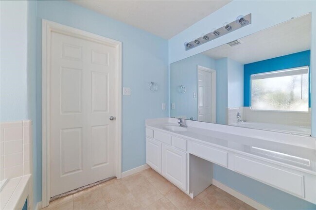 Building Photo - 13618 Trailmeadow Ct
