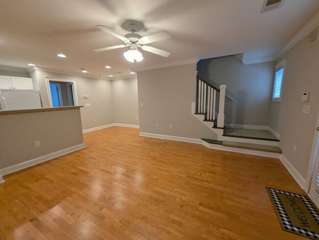 Building Photo - 3 Bed/3 Bath Apartment in the Woodlands Community w/ Resort-Style Amenities