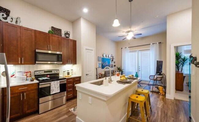 Building Photo - 2 bedroom in Houston TX 77009