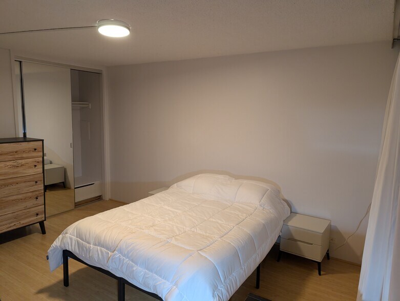 Building Photo - 2442 Tusitala St