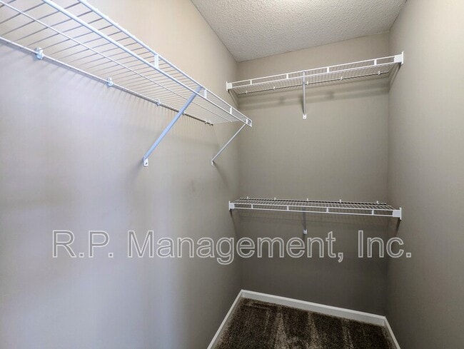 Building Photo - 5951 Urbandale Ln N