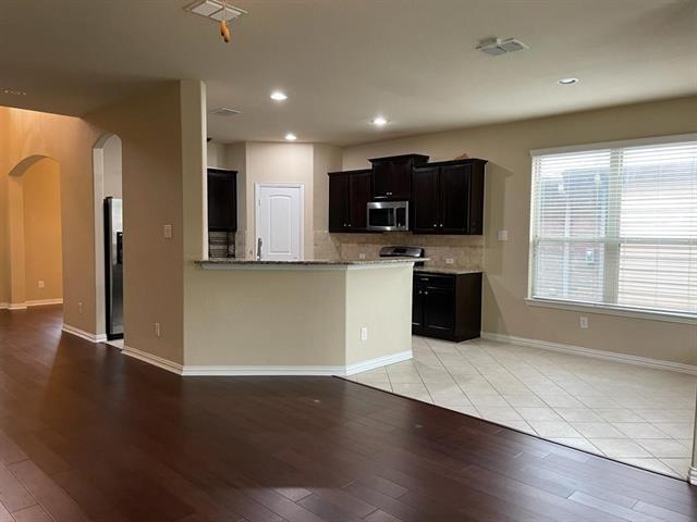 Building Photo - 2724 Triangle Leaf Dr